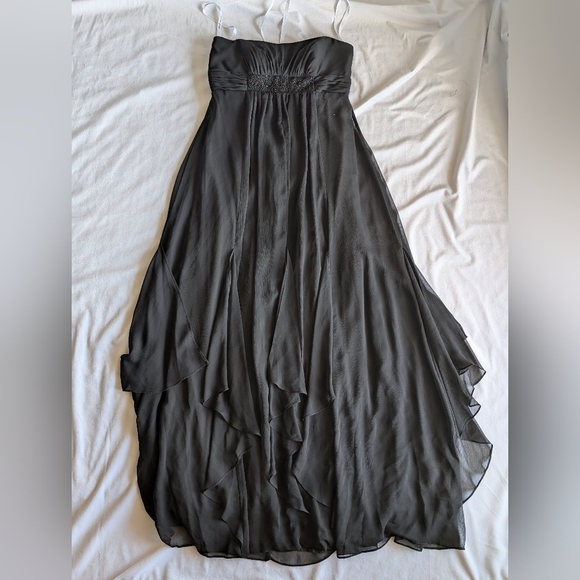 David's Bridal Strapless Crinkle Chiffon Dress With Godets Style: F14865 Size 10 - Picture 2 of 13